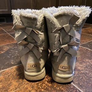 UGG Silver Boots with Shearling and Bows